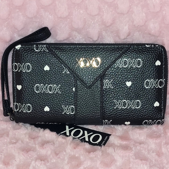 XOXO Handbags - ✨️SALE XOXO zip-around wallet